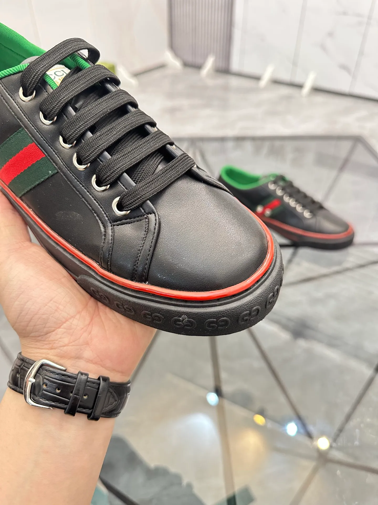 Men's shoes: 💰P380¥ Product trademark: Gucci* "Gucci*" low-top casual shoes Regular size: 38-44 (can be customized to 45.46.) Product materials: Original material from the upper counter, breathable lining, original outsole. Number: 661